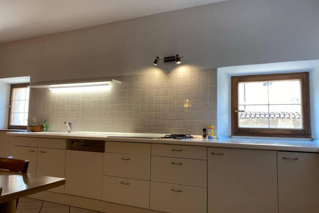 Grosse Wohnung Mit Garagenparkplatz Fiè Exterior foto