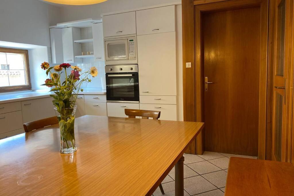 Grosse Wohnung Mit Garagenparkplatz Fiè Exterior foto