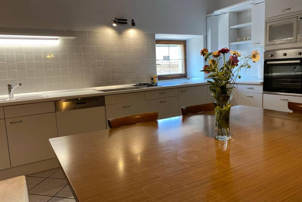 Grosse Wohnung Mit Garagenparkplatz Fiè Exterior foto