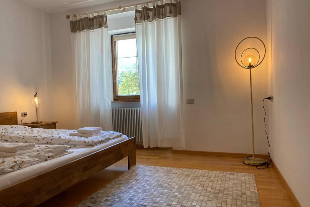 Grosse Wohnung Mit Garagenparkplatz Fiè Exterior foto